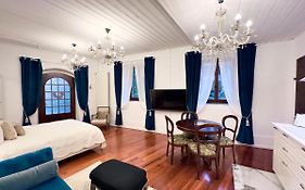 Montreux Castle | Charming Lake View Studio